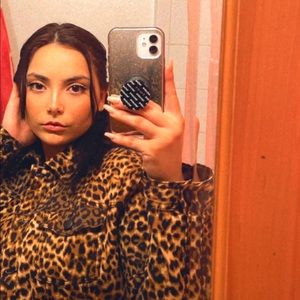 Meet your Posher, Ayde